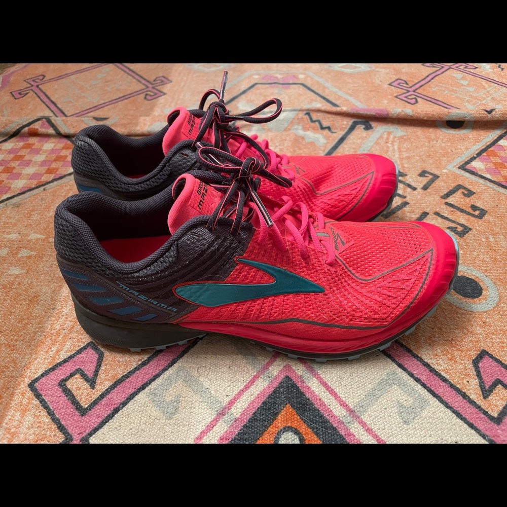 Brooks, size 8